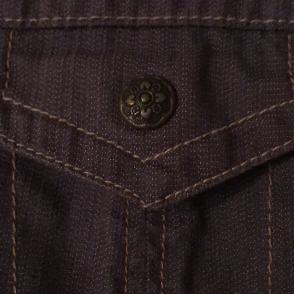 Gray jean jacket very classy ornate buttons - Picture 2 of 4